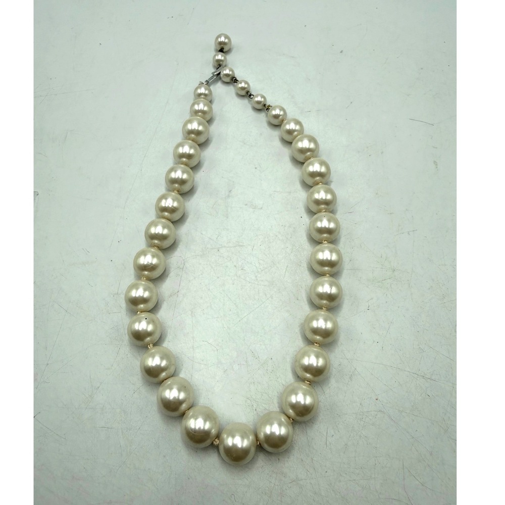 Vintage Graduated Faux Pearl Necklace Cream White Bead Strand Silver Tone Clasp
